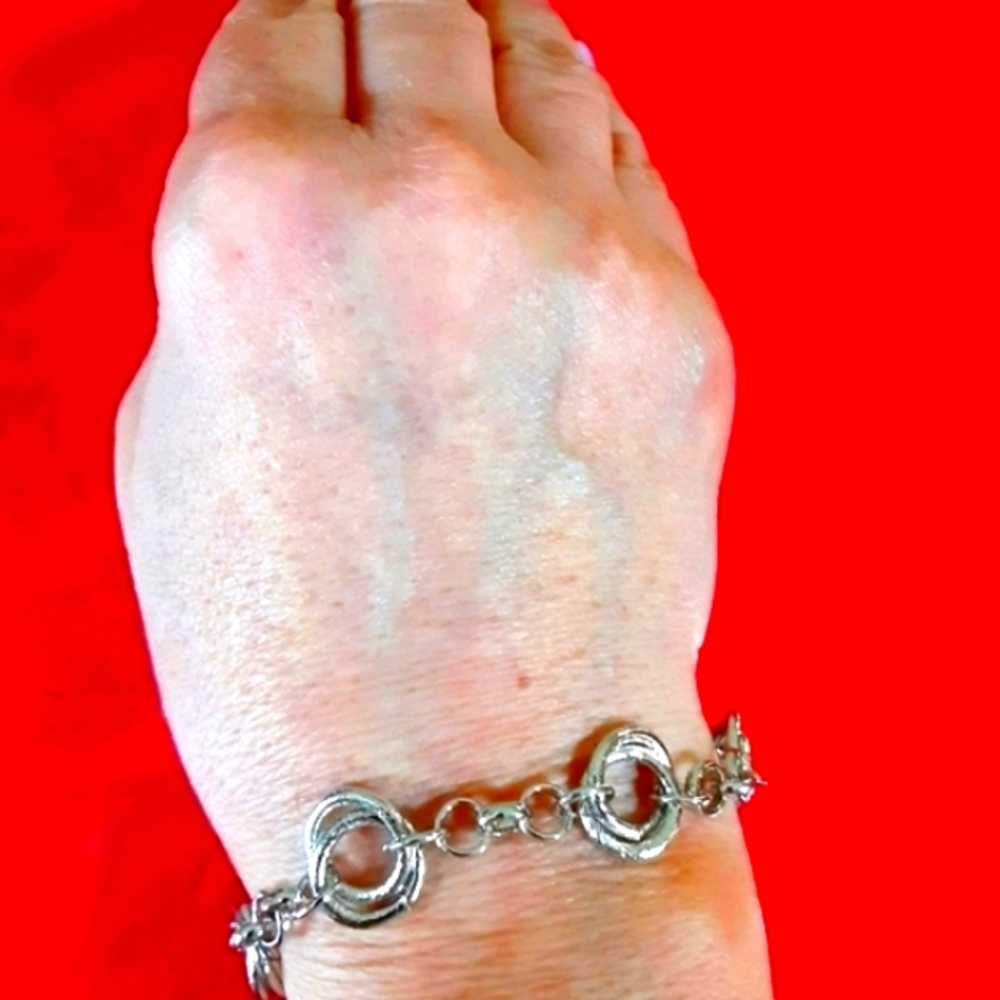 Bracelet circles design